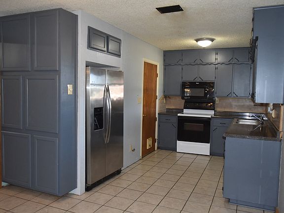 4th image of 409 W Mesquite St