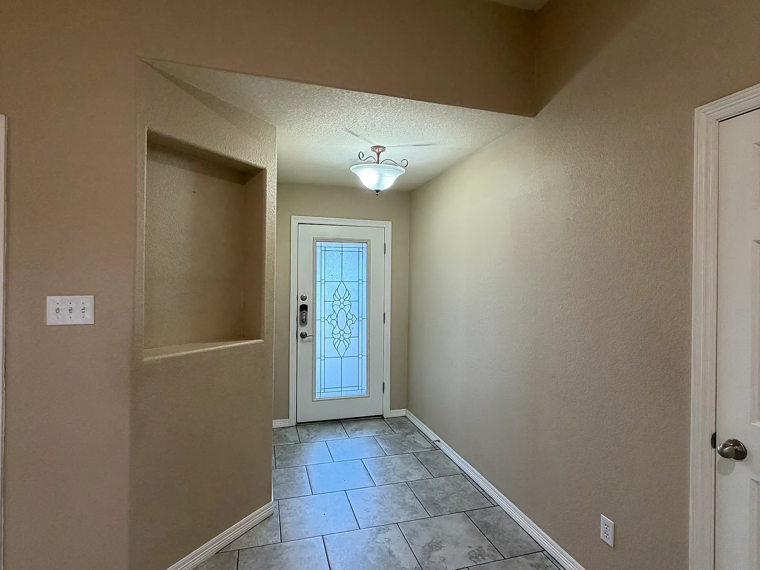 4 bed, 2088 sqft, $2,250 — Photo 3