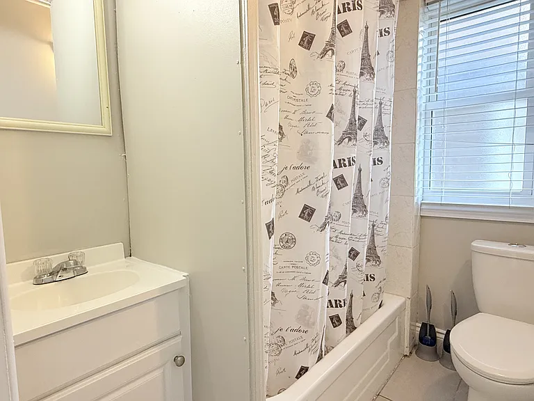 1658 Marentette Ave #1660 — Photo 9