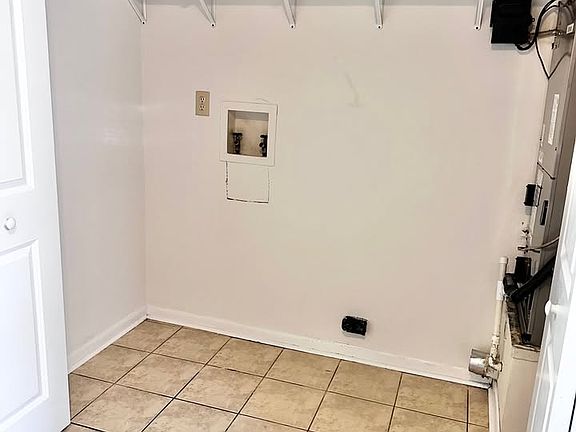 4th image of 21 Wright Pkwy NW #B