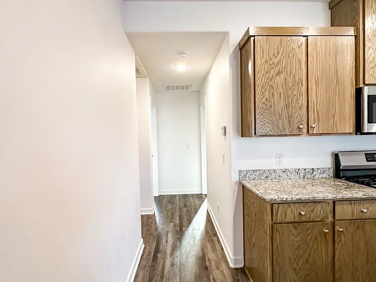 325 Westbrook Ct — Photo 24