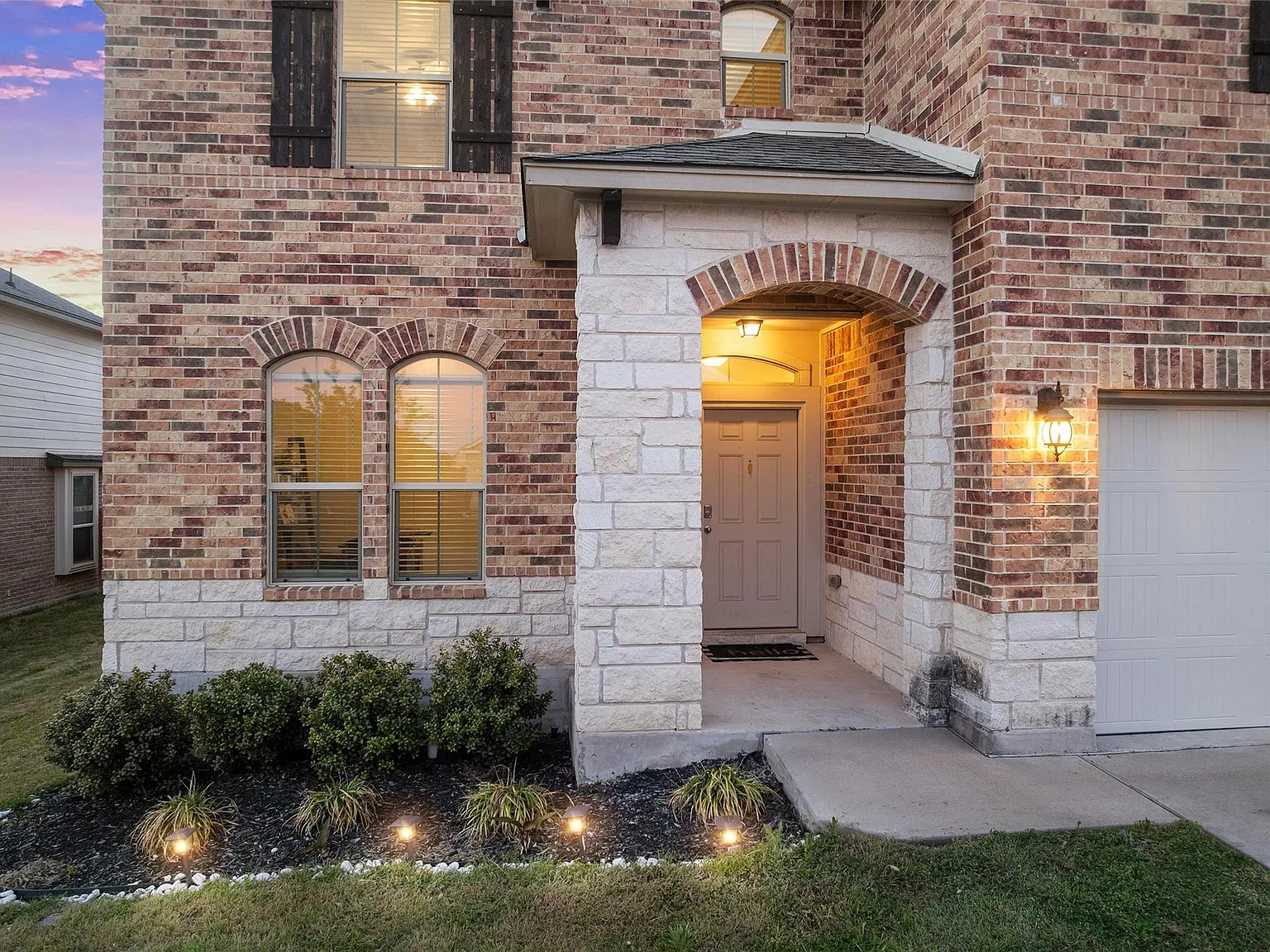 5 bed, 3.5 bath, 3637 sqft, $2,800 — Photo 3