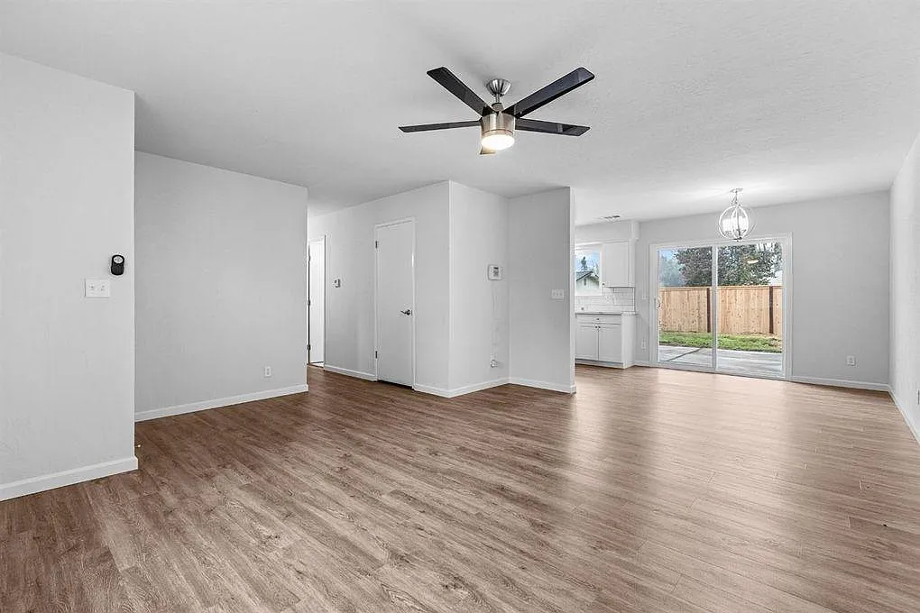 3 bed, 1028 sqft, $2,150 — Photo 4
