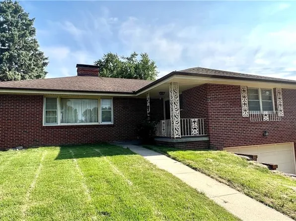 3430 Auburn Dr, Saint Joseph, MO 64506