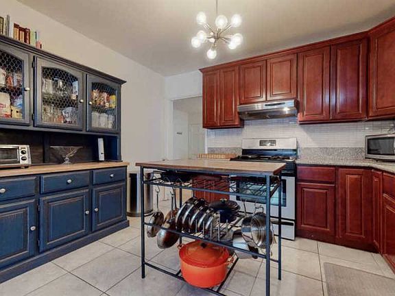 5th image of 2937 Hollister Ave