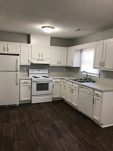 4400 Graceland Ct #4400 Photo 1