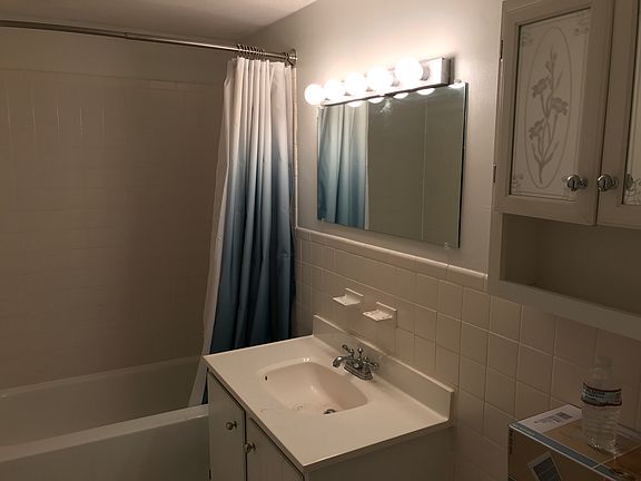5th image of 5 Black Oak Dr #A