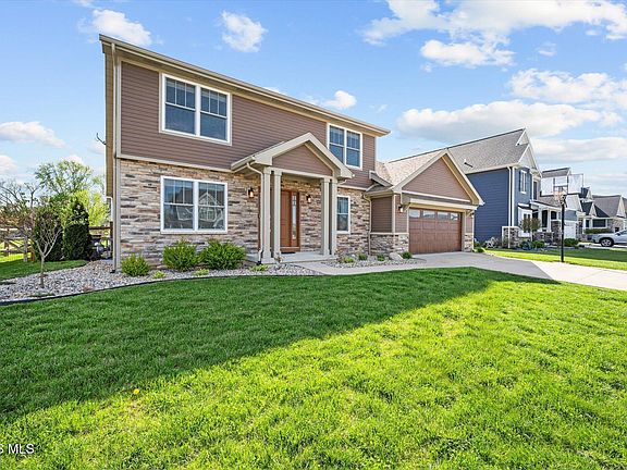 2nd image of 947 Heather Ct