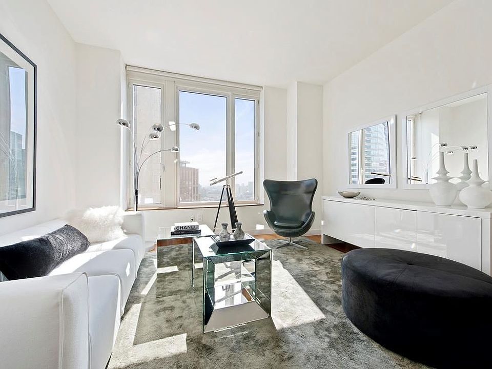 1st image of 15 William St APT 44L