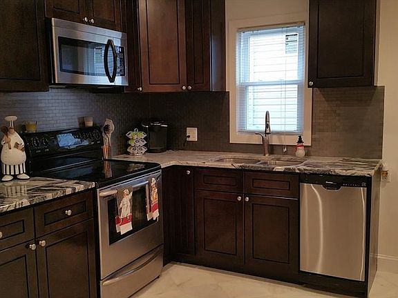 4th image of 2902 Stanfield Dr