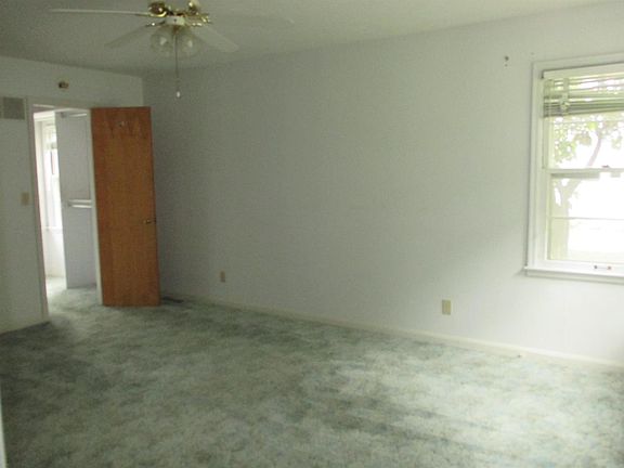 5th image of 3044 S 42nd St
