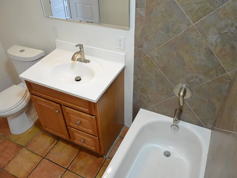 1025 E Indianola Ave — Photo 39