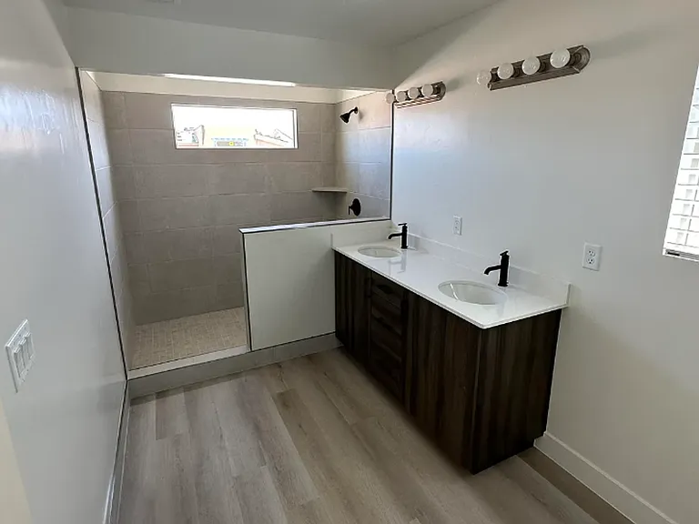 2296 E Alexander Ln — Photo 5