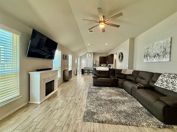5th image of 144 Riverhill Dr