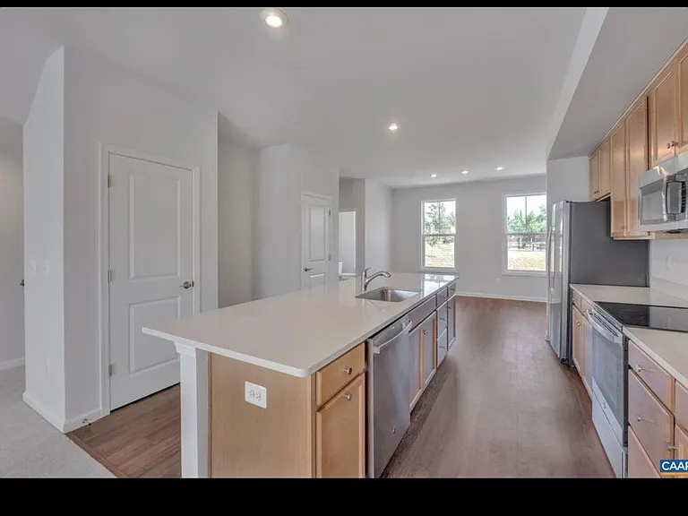 4831 Mercer St — Photo 8