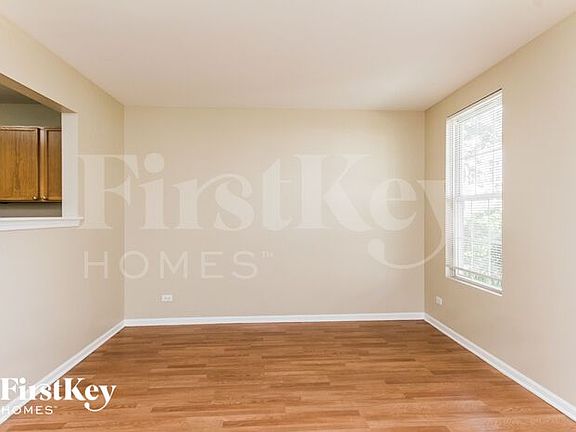 3rd image of 834 Symphony Dr