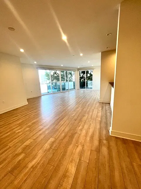 The Tides Brentwood — Photo 4