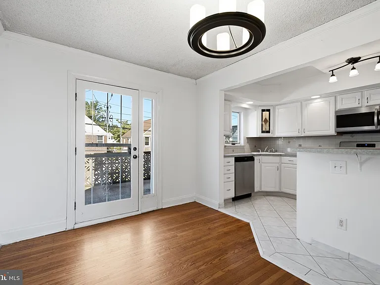1108 Cobbs St — Photo 5