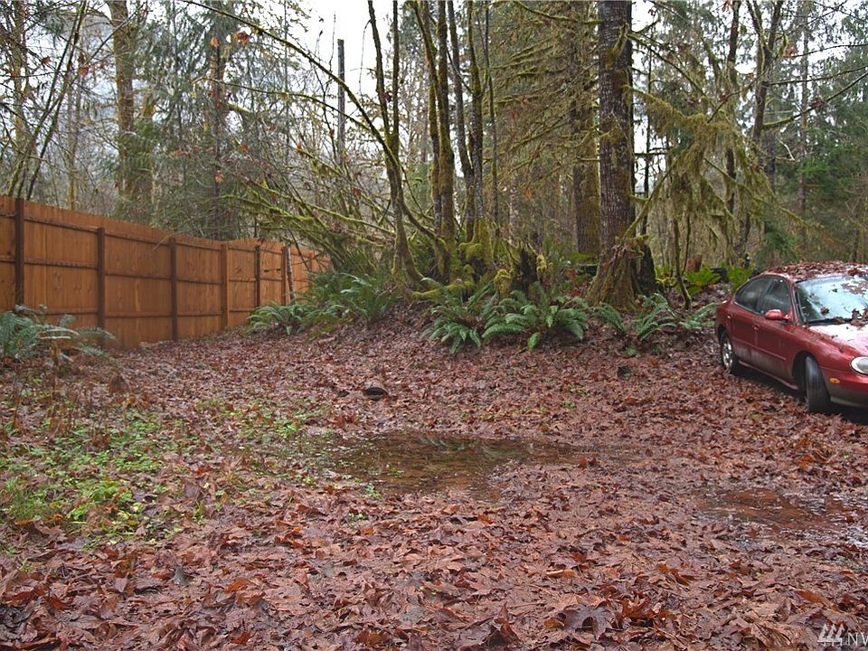 drive way goes towards the right 