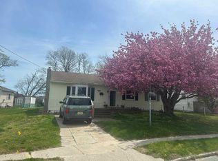 318 Linden Ln, Rio Grande, NJ 08242