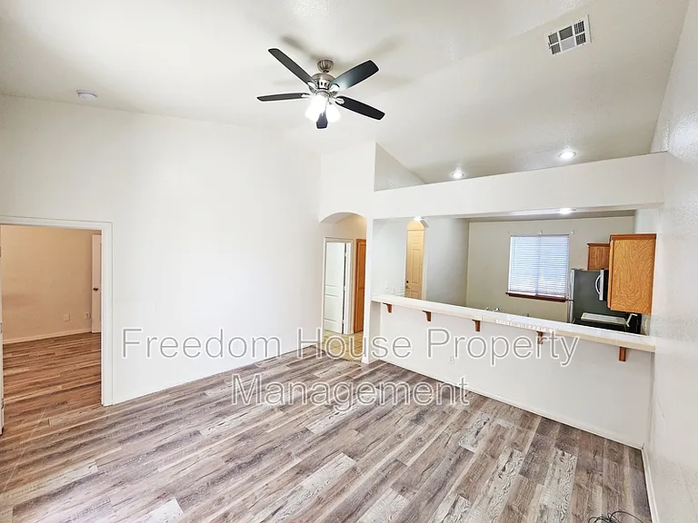 1041 Marne Ct #4 — Photo 14