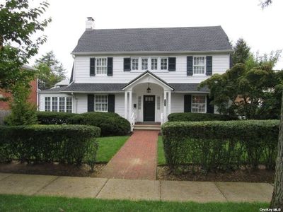 247 Park Ln, Flushing, NY, 11363