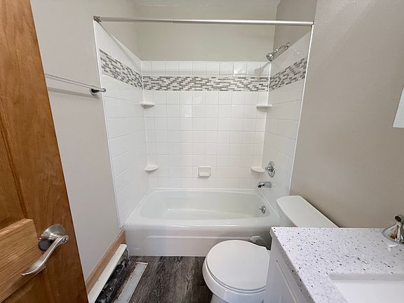 3rd image of 620 Mill St N APT 6