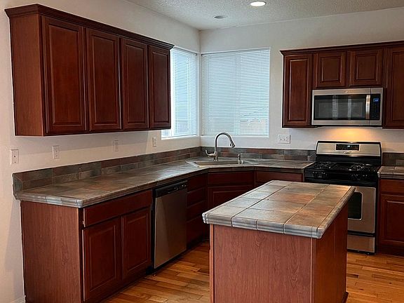 3rd image of 17071 SW Sandhill Ln