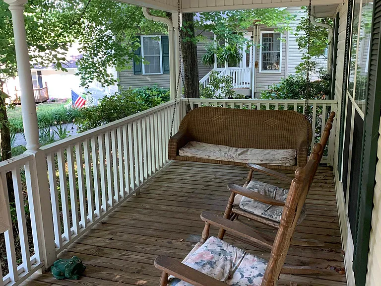 66 Sarah Ct — Photo 2