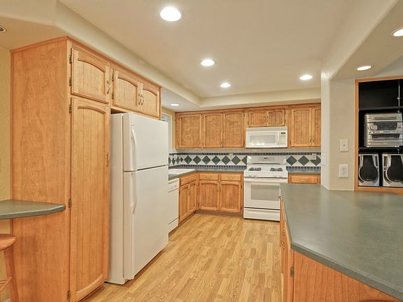 5th image of 5621 135th Pl NE