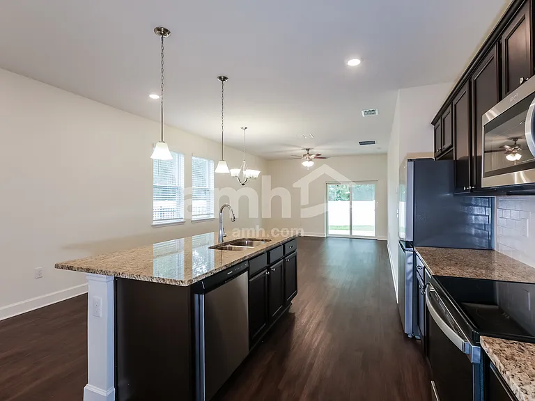 1028 Walden Pond Dr — Photo 3