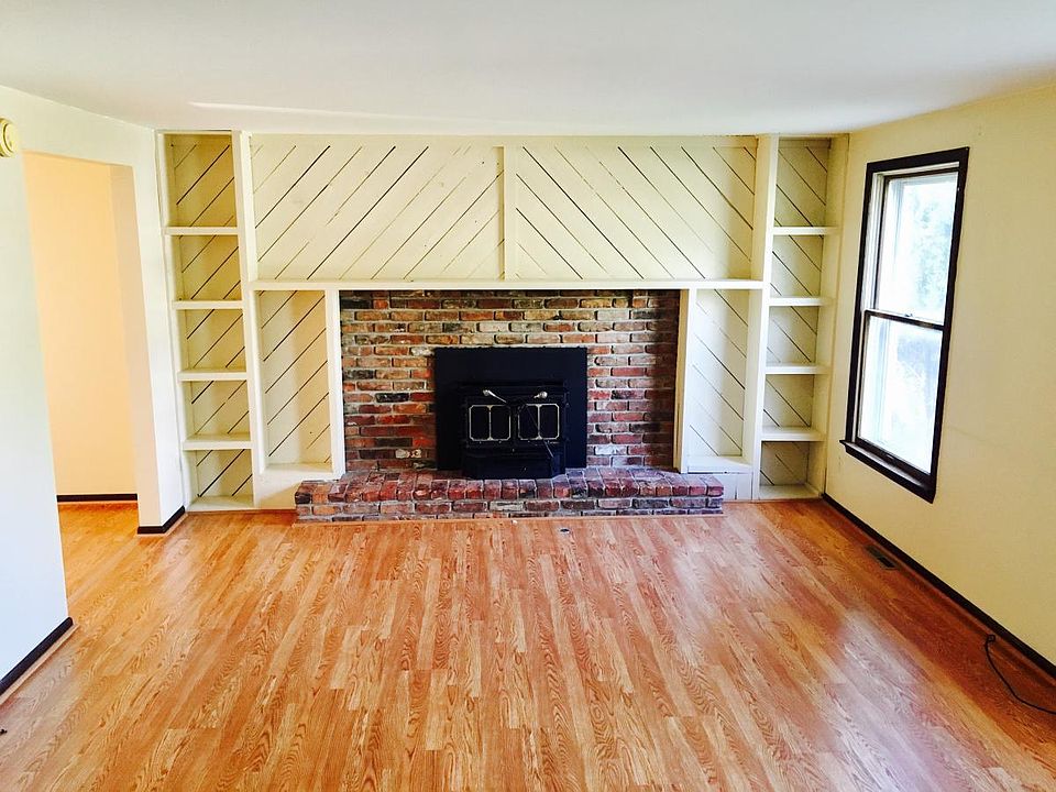 1st image of 137 Fairgreen Dr