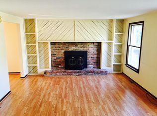 137 Fairgreen Dr, Amherst, NY 14228