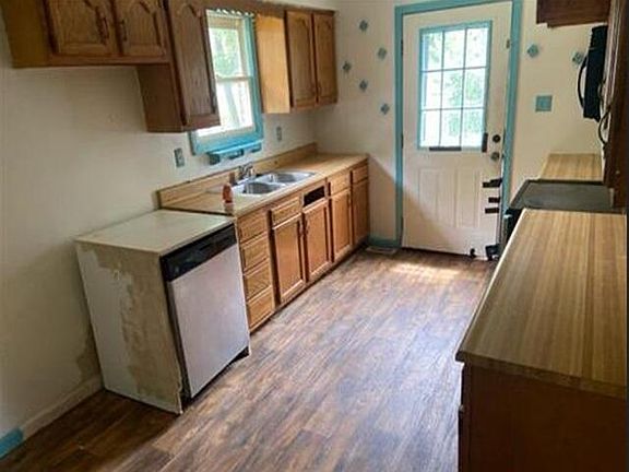 5th image of 208 Victoria Way