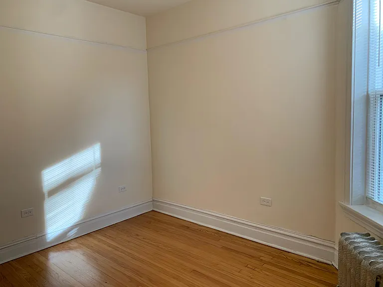 1039 W Barry Ave #2 — Photo 7