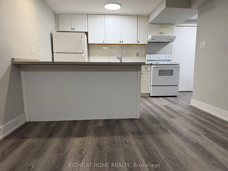 7 Carruthers Cres #BASEMENT — Photo 1