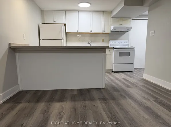 7 Carruthers Cres #Basement, Barrie, ON L4M 6A7