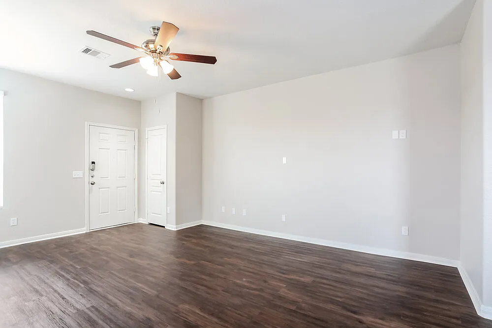 3 bed, 2.0 bath, 1412 sqft, $1,985 — Photo 4