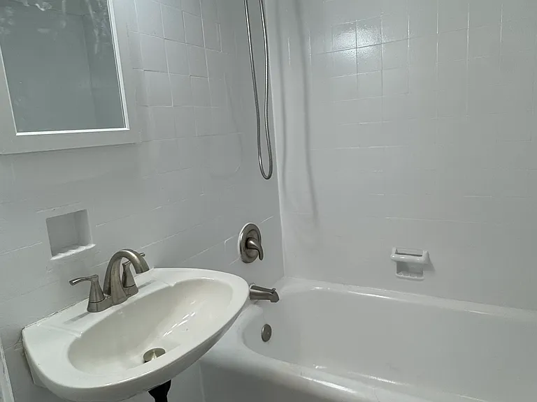 948 Court St #304 — Photo 13