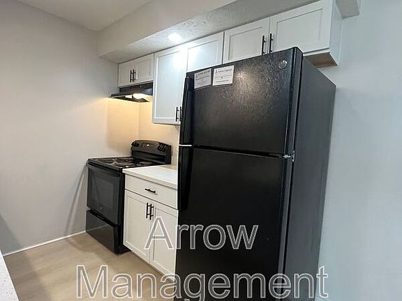 2nd image of 3341 Holdrege St #2