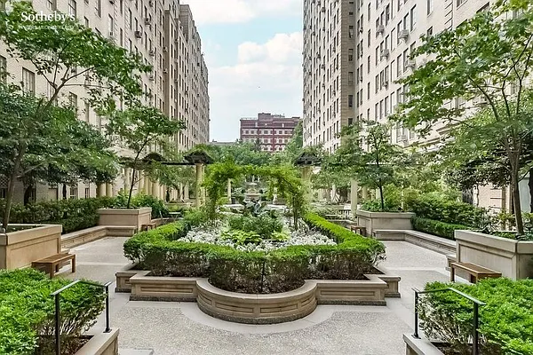 Rented by Sotheby's International Realty | media 11