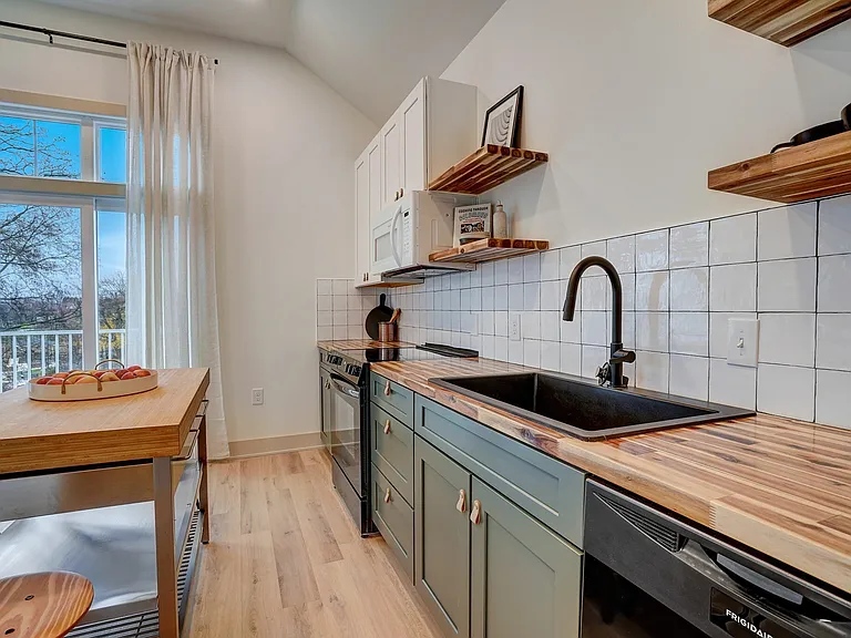 Flats On East Gay | 1 Bedroom