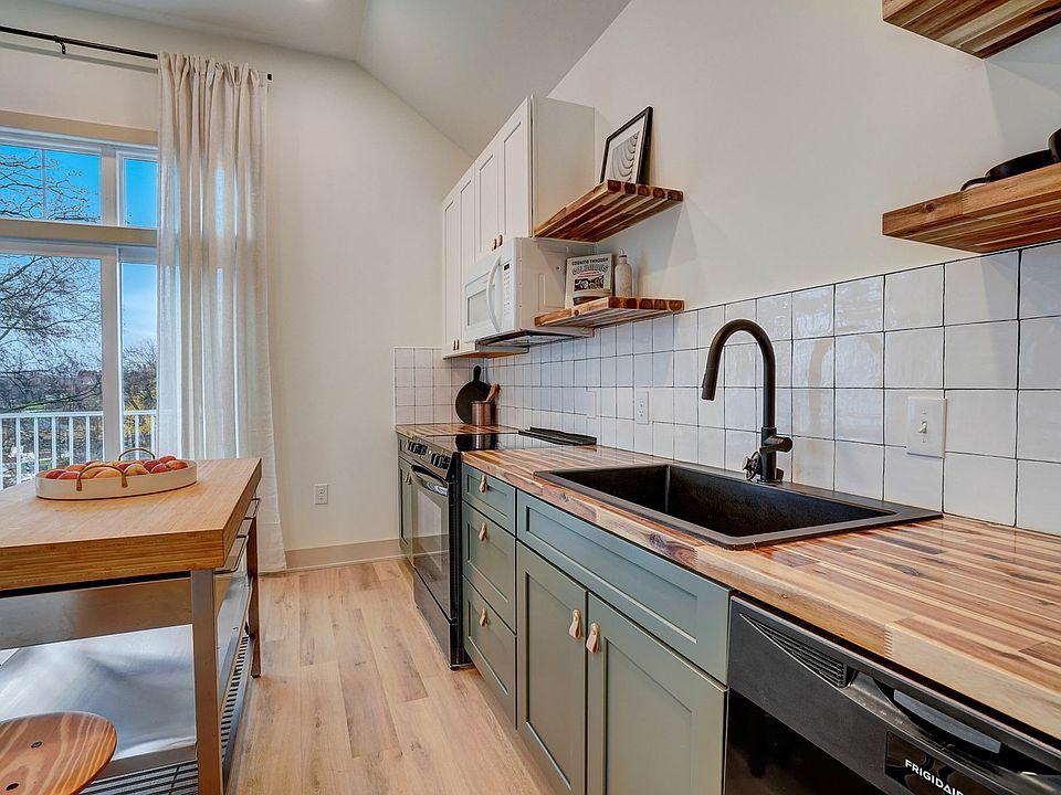 Flats On East Gay | 1 Bedroom