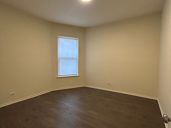 5th image of 4027 S Drexel Blvd #560e62c04