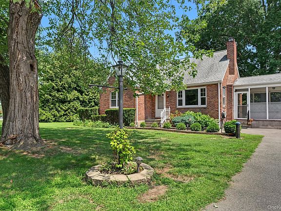 2nd image of 1 Woodland Road