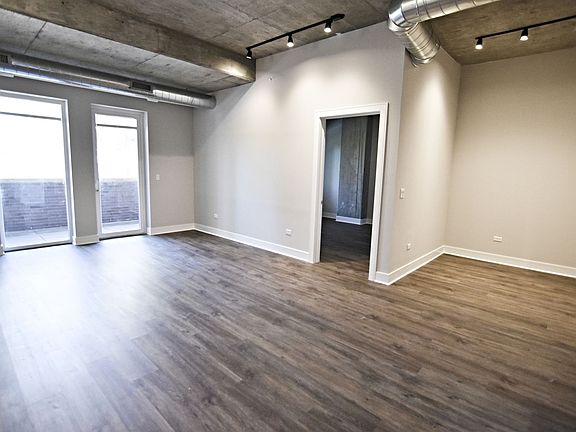 5th image of 3817-45 N Broadway St #3833-210
