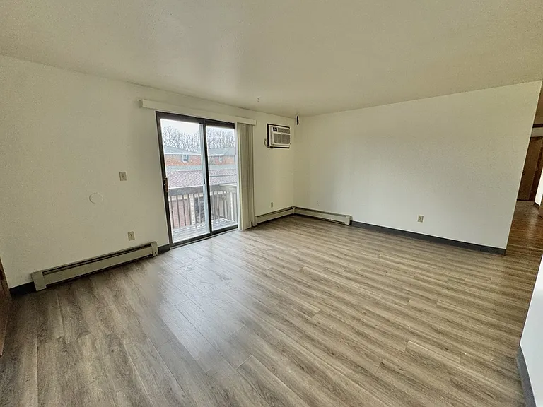 1721 Lenwood Ave #10 — Photo 2