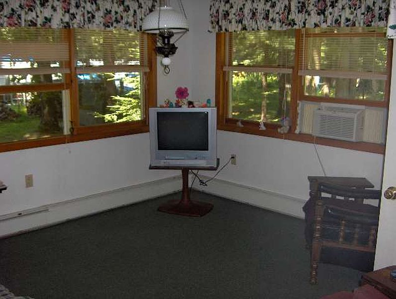 3rd image of 107 MEADOWBROOK Road