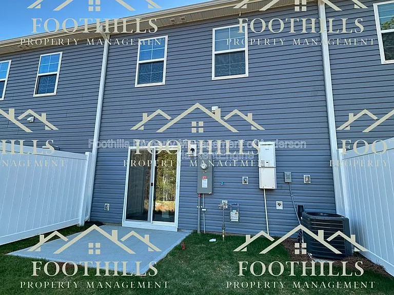 226 Islay Way — Photo 17