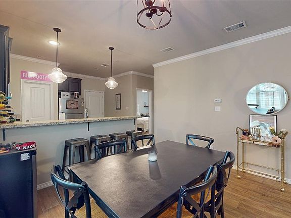 4th image of 124 Richards St #B